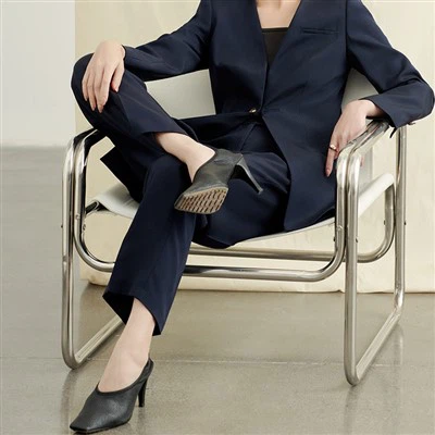 Come stirare correttamente i pantaloni?